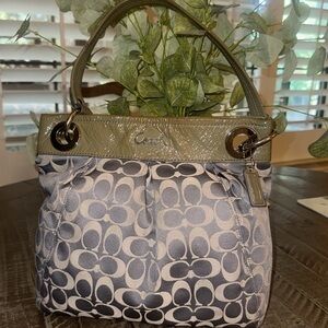 Pre- loved , Coach vintage signature shoulder bag
